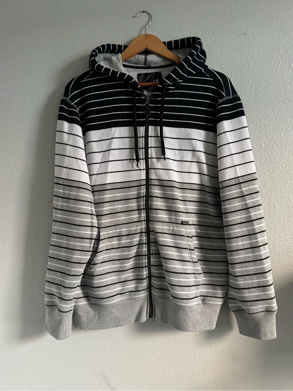 XL AMPLIFY FULL ZIP HOODED JACKET, black and gray striped